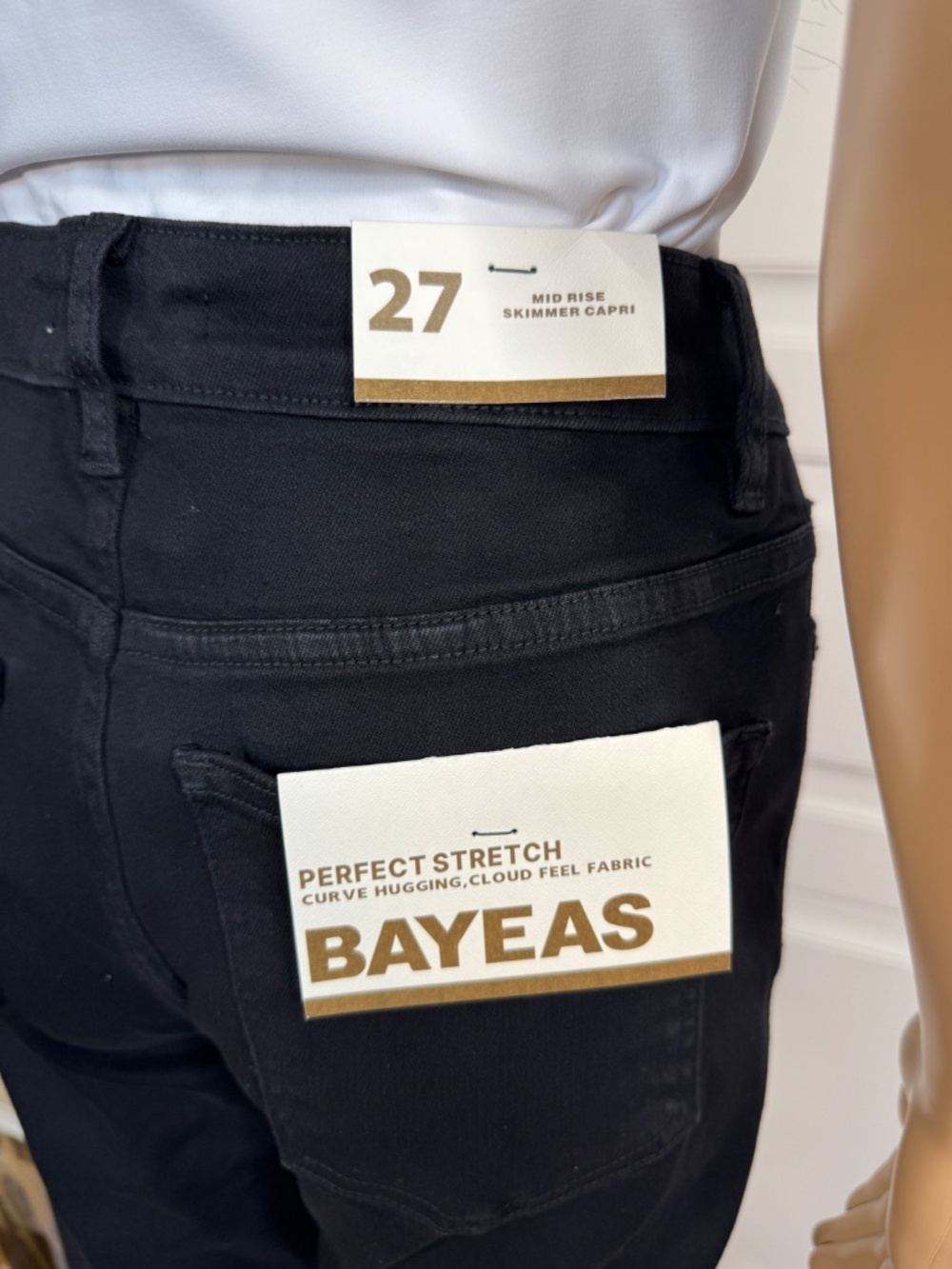 BAYEAS MID RISE BLACK CAPRI SKIMMER JEANS NEW WITH TAGS - SIZE 27 - Picture 10 of 13